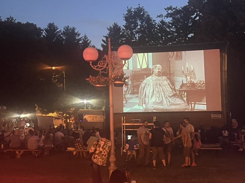 Фестивал „В Двореца“